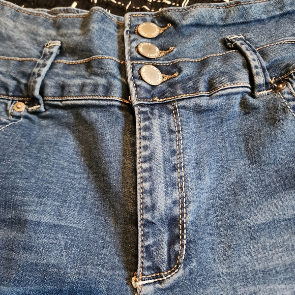 YMI High Rise Jean Shorts Junior's Size 13 - Picture 5 of 8